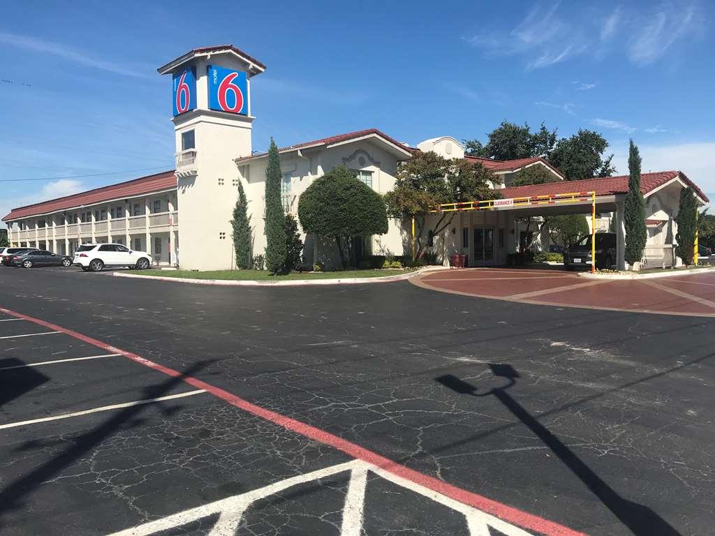 Motel 6-Dallas, Tx - Market Center Ngoại thất bức ảnh